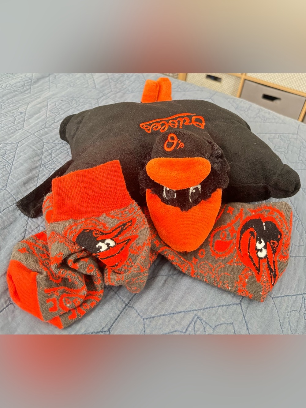 BALTIMORE ORIOLES BASEBALL PILLOW & SOCKS